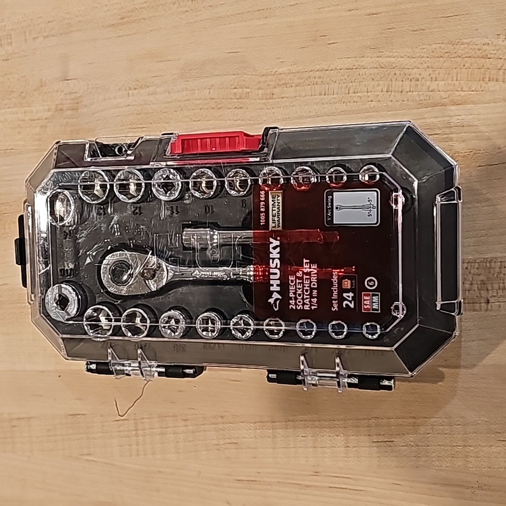 Husky 24piece socket and ratchet set